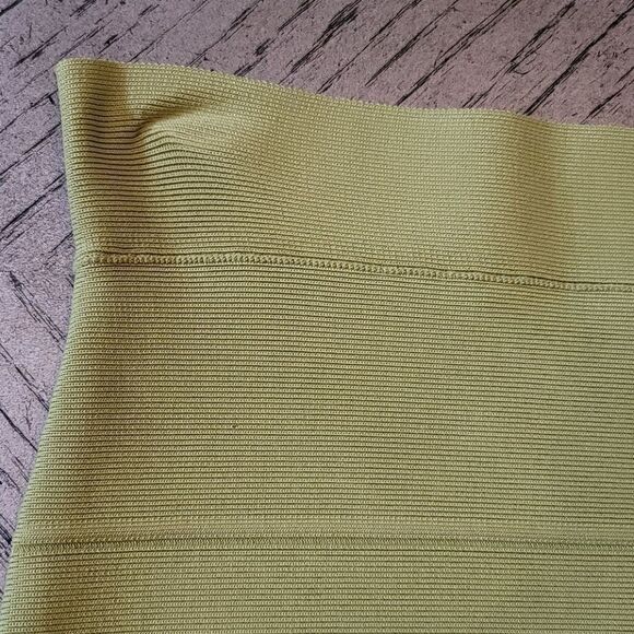 BCBGMAXAZIRA XS lime green bandage skirt💚💛 - Picture 3 of 7